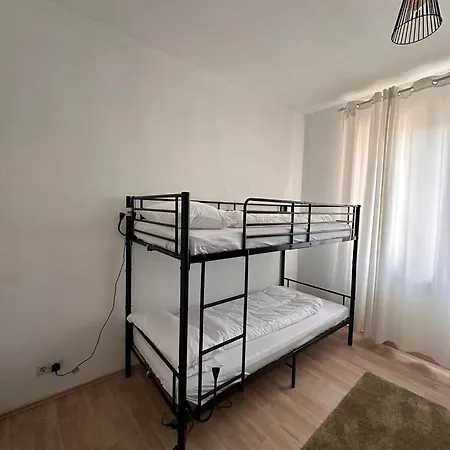 Jonnyscityhostel Apartmán 3*